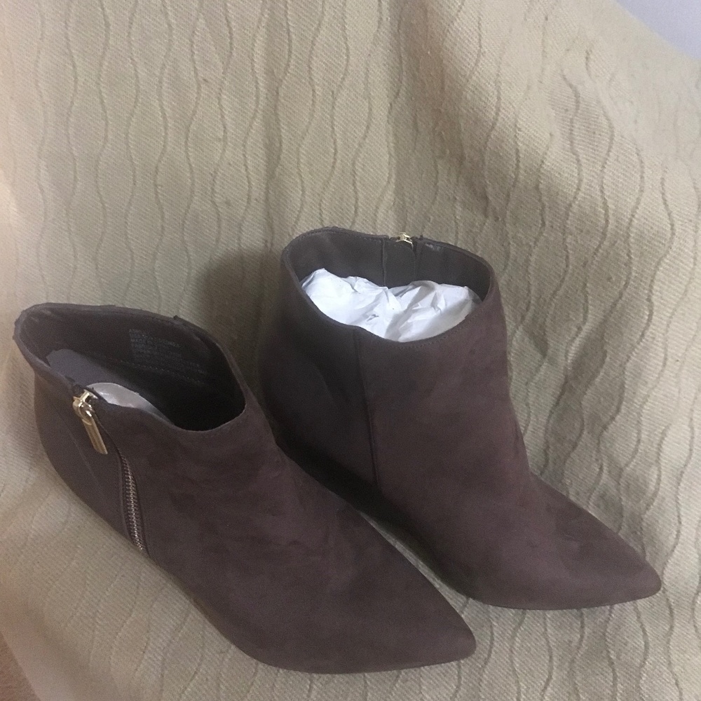 Ashley 9.5 Brown Boots